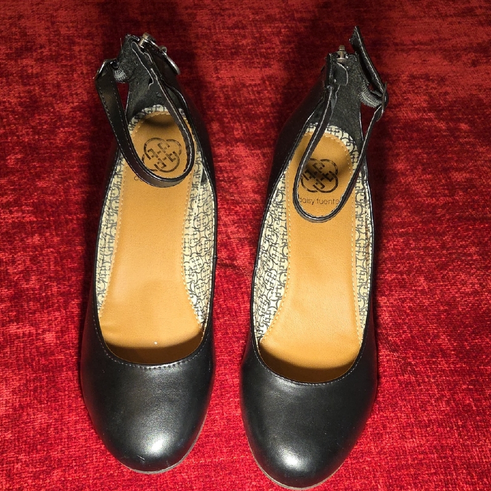 Daisy Fuentes Classic Black Heels with Ankle Strap